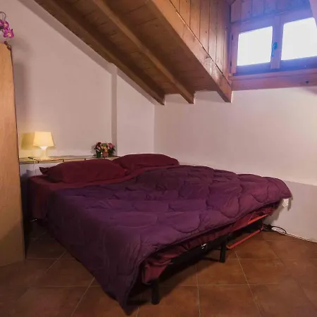 Private Near Bellagio View Lake Como Habitación en casa particular